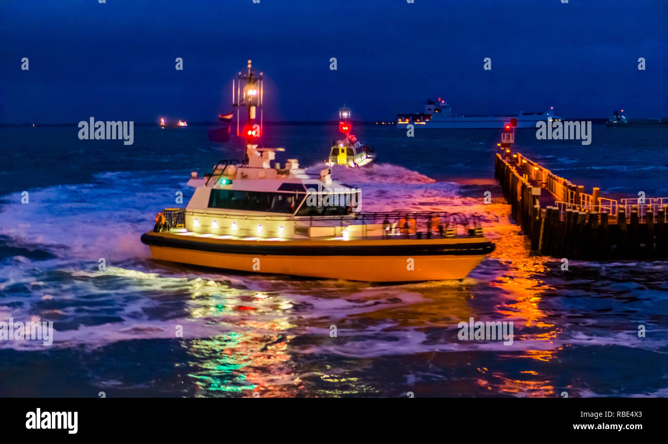 Dutch sailing ships docks hires stock photography and images Alamy