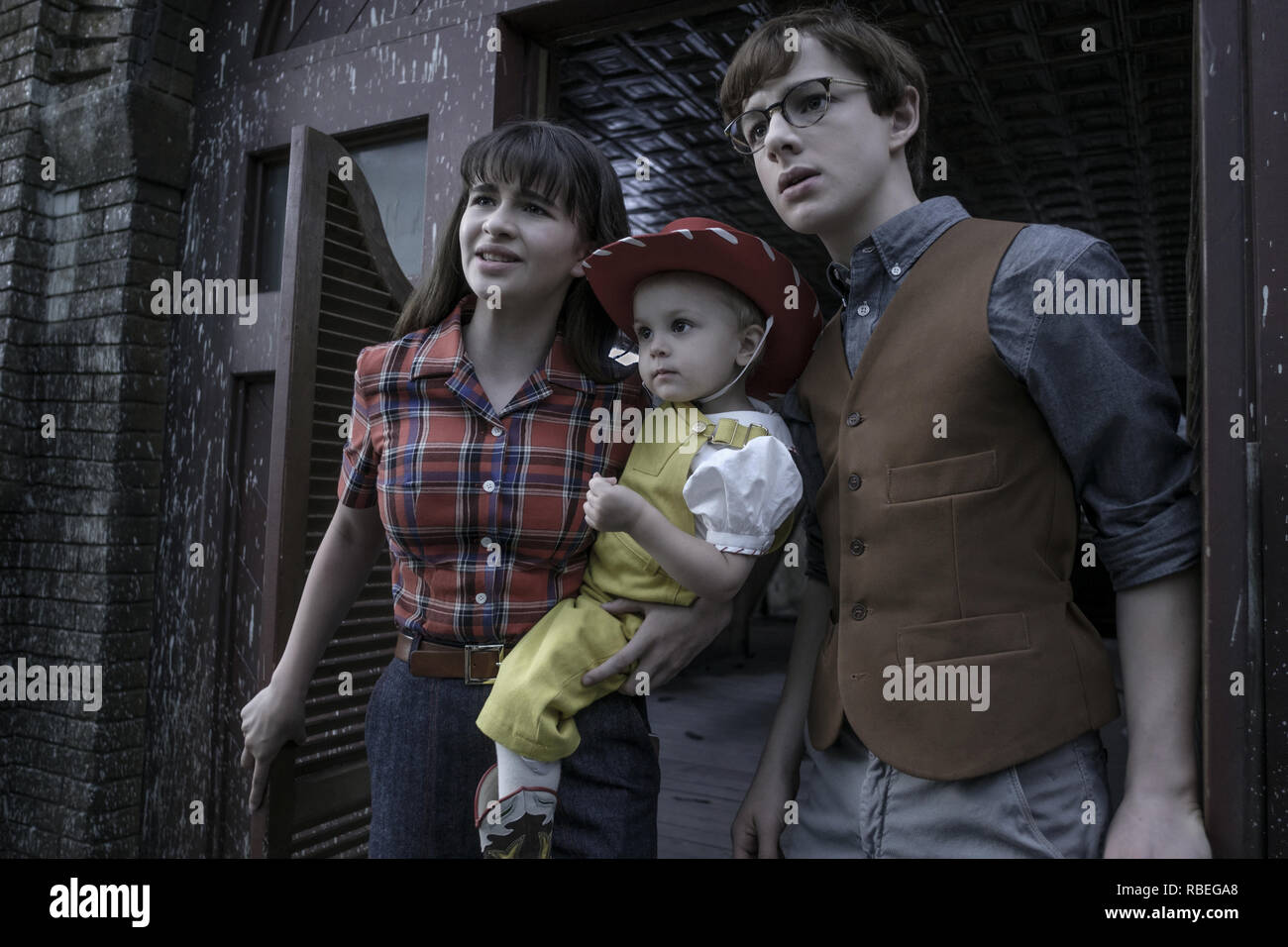 Malina Weissman, Louis Hynes, ' A Series Of Unfortunate Events' Season 2 (2018) Credit: Netflix / The Hollywood Archive Stock Photo