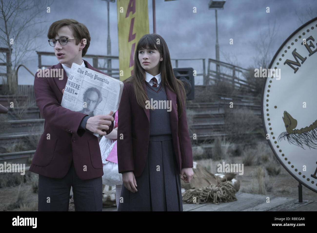 Louis Hynes, Malina Weissman, ' A Series Of Unfortunate Events' Season 2 (2018) Credit: Netflix / The Hollywood Archive Stock Photo