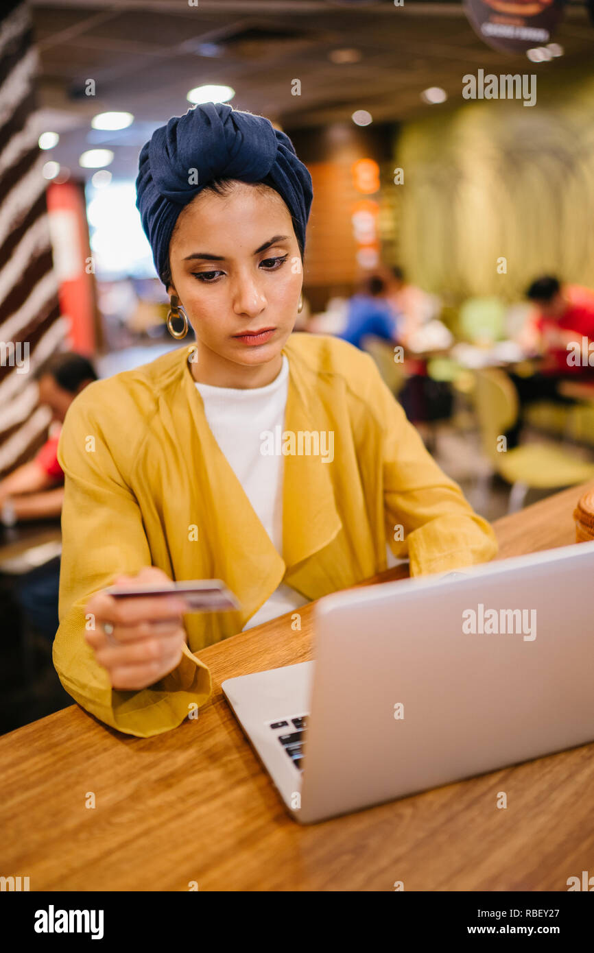 Malay malaysian muslim woman wearing hi-res stock photography and ...