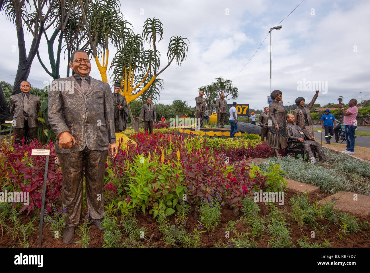 Durban, South Africa, 9th January 2019. Staues of African National Congress (ANC) stalwarts and former party presidents on display along the Ruth First Highway outside Durban ahead of the African National Congress (ANC) 2019 Election Manifesto Launch set to take place at Moses Mabhida Stadium in Durban on Saturday, 12th January, 2019. Pictured are members of the public enjoyng the artistic and historical display. Jonathan Oberholster/Alamy Live News Stock Photo