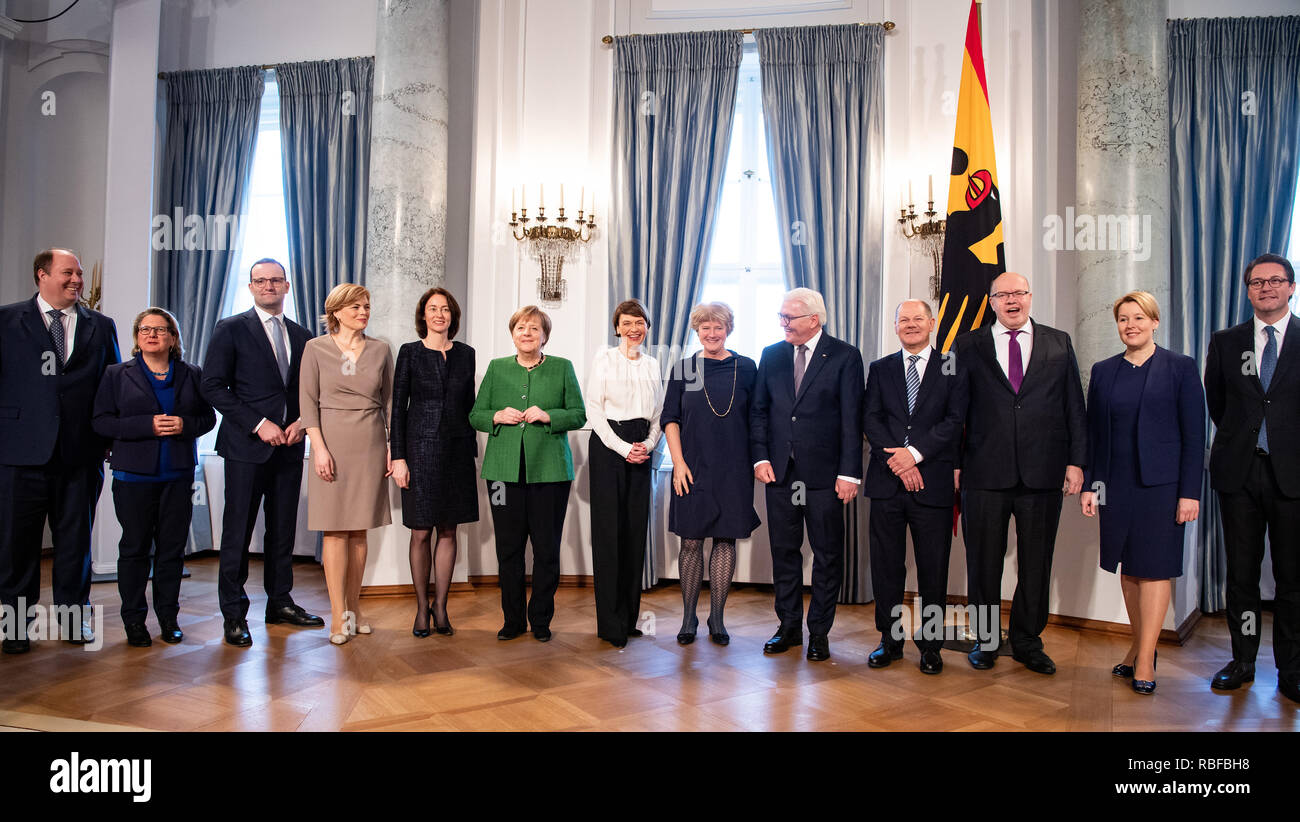 10 January 2019, Berlin: The members of the Federal Government (l-r), Helge Braun (CDU), Head of the Federal Chancellery, Svenja Schulze (SPD), Federal Environment Minister, Jens Spahn (CDU), Federal Health Minister, Julia Klöckner (CDU), Federal Minister of Food and Agriculture, Katarina Barley (SPD), Federal Minister of Justice, Federal Chancellor Angela Merkel (CDU), Monika Grütters (CDU), Minister of State for Culture and the Media, Olaf Scholz (SPD), Federal Minister of Finance, Peter Altmaier (CDU), Federal Minister of Economics and Energy, Franziska Giffey (SPD), Federal Minister of Fam Stock Photo