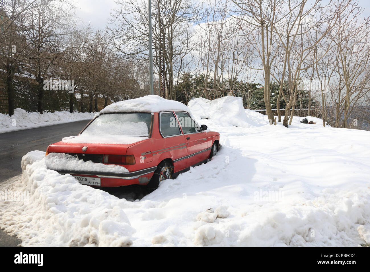 Beirut, Lebanon. 10th Jan, 2019. A snowbound car abandoned as the