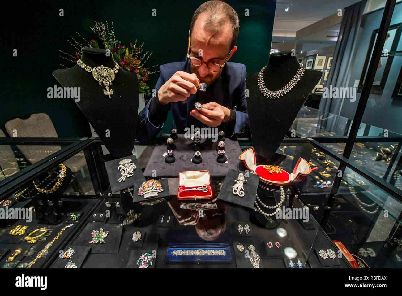 Antiques Expert Stock Photos Antiques Expert Stock Images - 