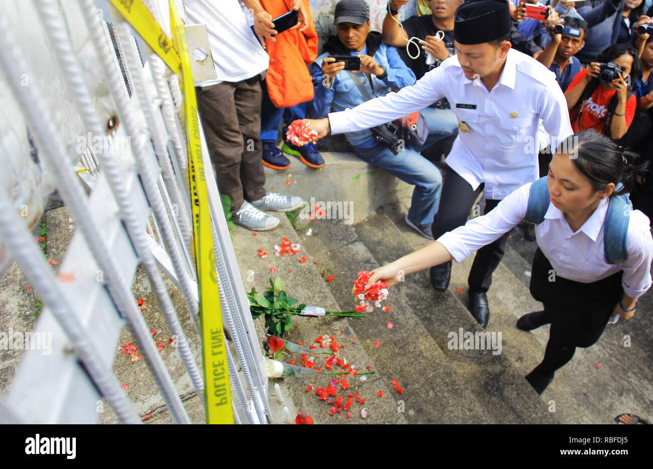 Bogor, West Java, Indonesia. 10th Jan, 2019. The Mayor of Bogor, Bima Arya  (C) and school students seen sowing flowers at the place of murder.Andriana  Yubelia Noven Cahya (18) a student, senior