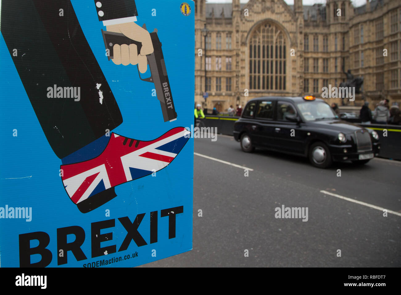London, UK. 10th Jan 2019 : Anti-Brexit protesters demonstrate outside the Houses of Parliament in Westminster. Credit: Thabo Jaiyesimi/Alamy Live News Stock Photo