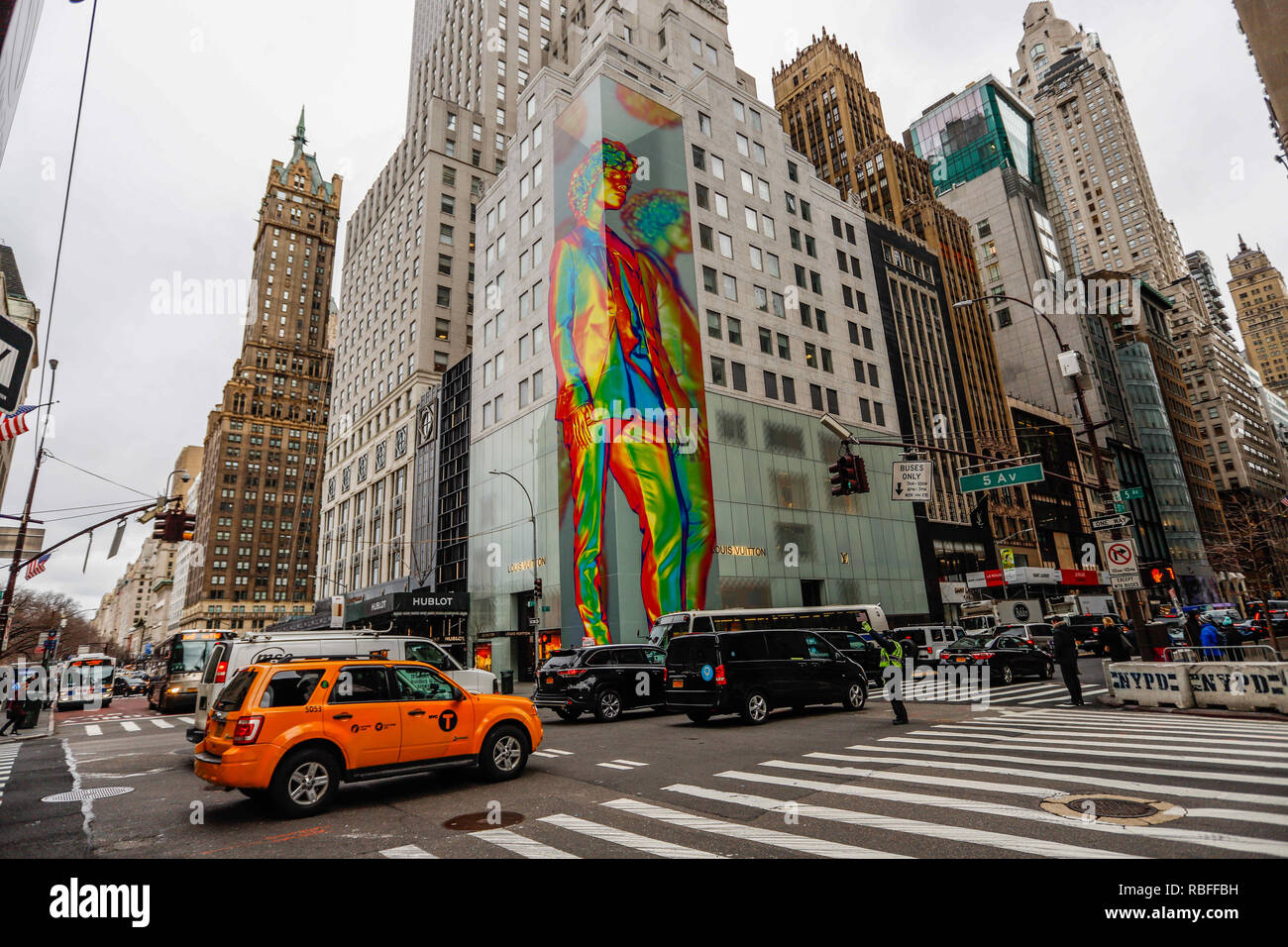 Arttra - Louis Vuitton, 5th ave., Manhattan, NY. 📷 Flickr