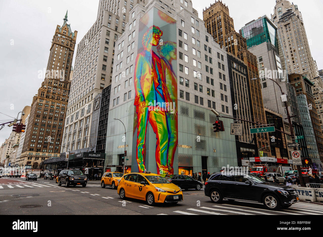 Facade of the Louis Vuitton Store on the 5th avenue Stock Photo - Alamy