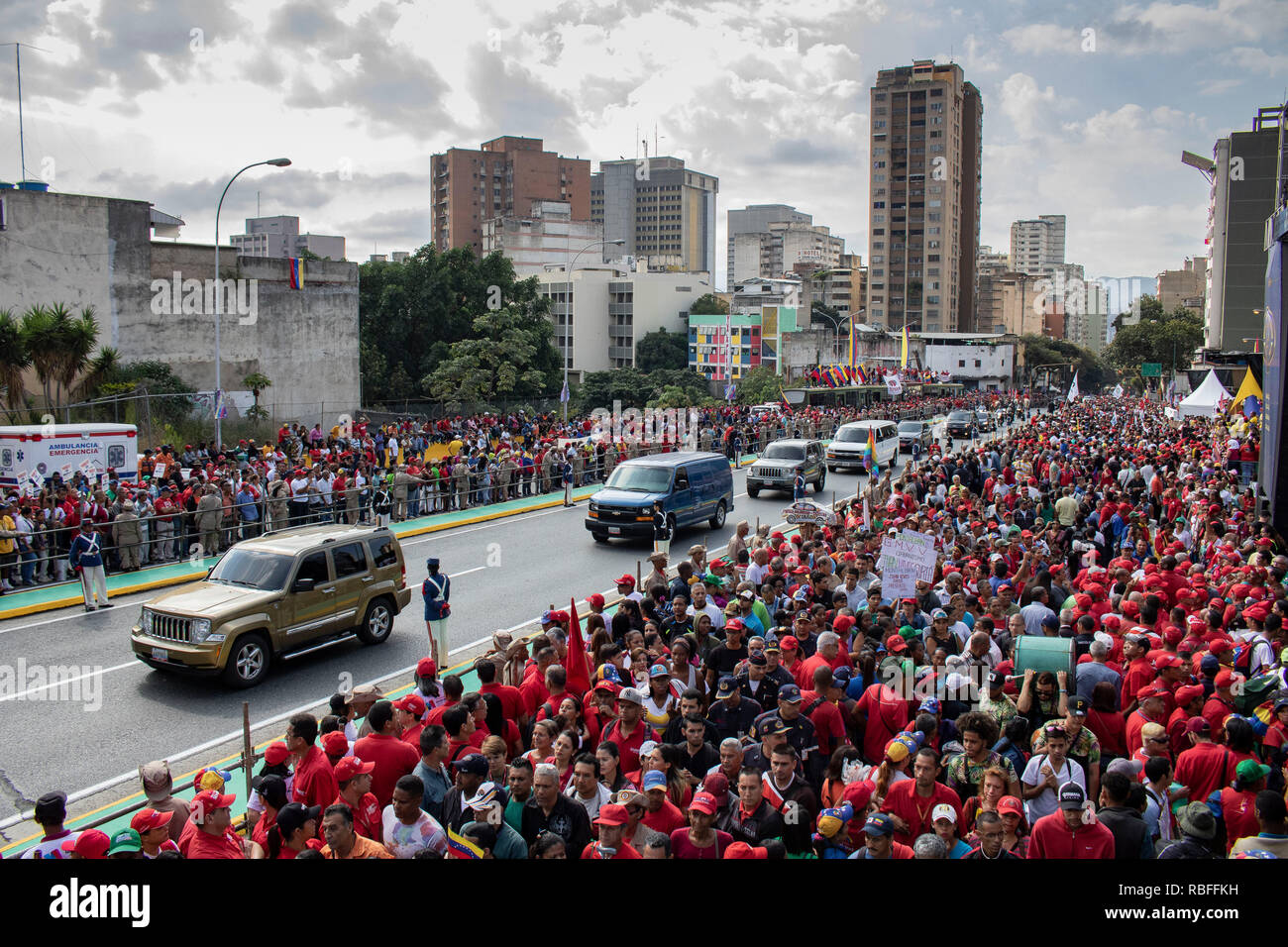 Caracas, Venezuela. 10th Jan, 2019. Cars drive to the Supreme Court, where the inauguration ceremony of Venezuelan President Maduro took place. Maduro was sworn in for his second term. Numerous states, international organizations and the Venezuelan opposition spoke of an undemocratic electoral process and did not recognize the result of the last election. Credit: Rayner Pena/dpa/Alamy Live News Stock Photo