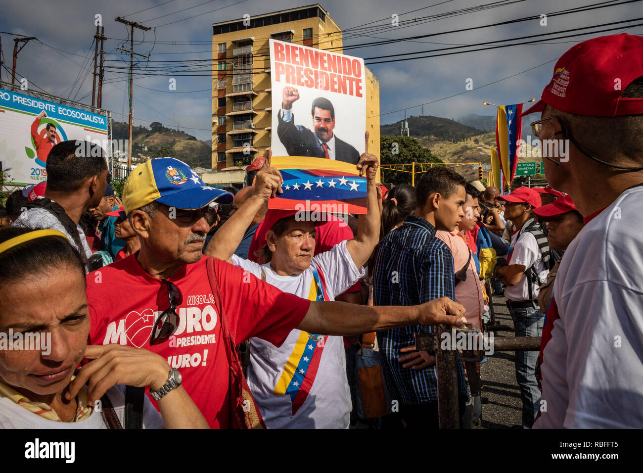 Caracas, Venezuela. 10th Jan, 2019. 'Welcome, President,' says a demonstrator's poster at a rally in support of President Maduro. Maduro was sworn in for his second term. Numerous states, international organizations and the Venezuelan opposition spoke of an undemocratic electoral process and did not recognize the result of the last election. Credit: Rayner Pena/dpa/Alamy Live News Stock Photo