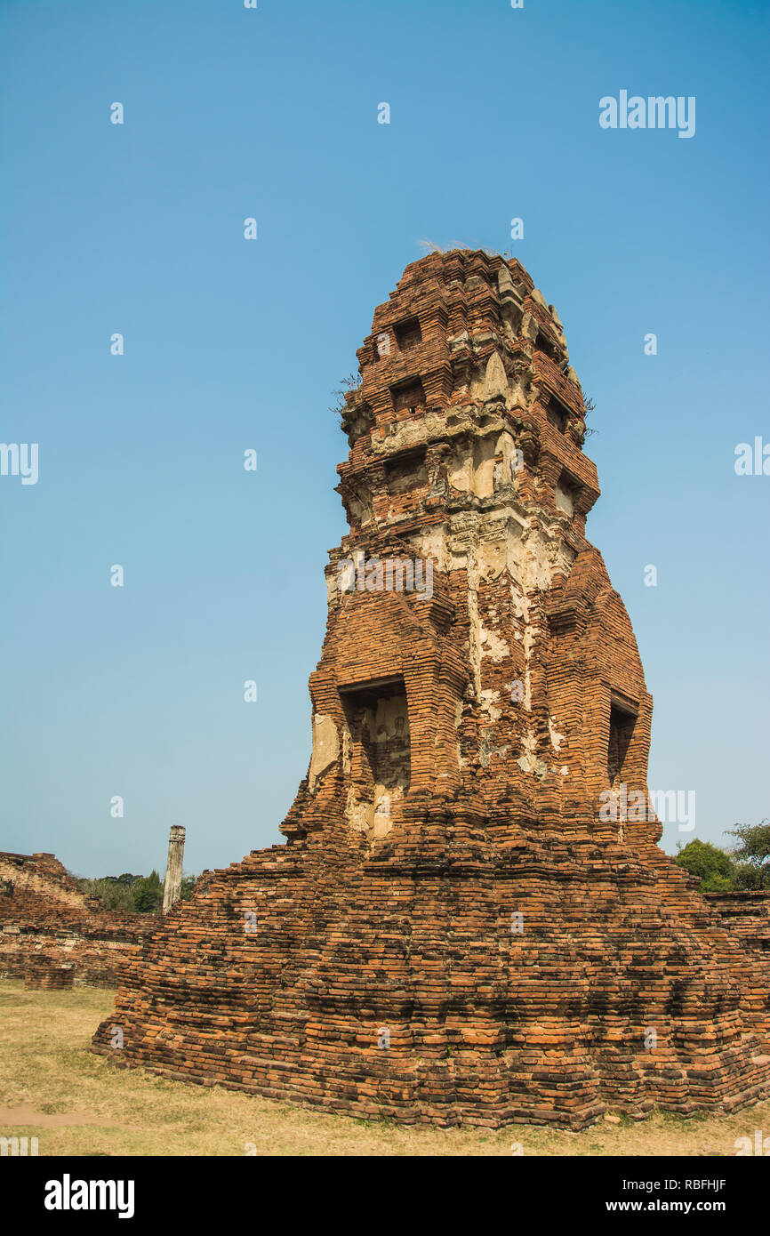 ayutthaya-thailand-ruins-and-antiques-at-the-ayutthaya-historical-park
