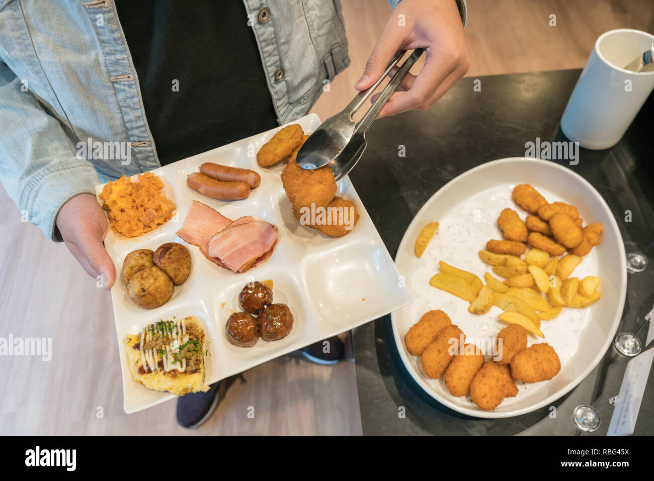 Grilled corn and baked potatoes stuffed with cheese in hotel pan on food  warmer. Self-service buffet table. Celebration, party, birthday or wedding  Stock Photo - Alamy