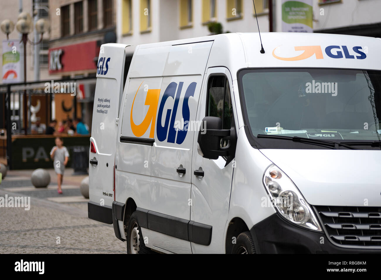 Gls delivery male hires stock photography and images Alamy