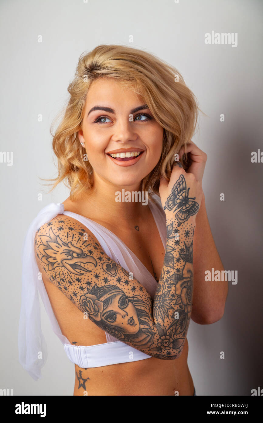 Women with tattoos hi-res stock photography and images - Alamy