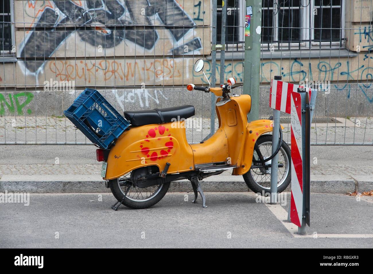 Oldtimer scooter hi-res stock photography and images - Alamy