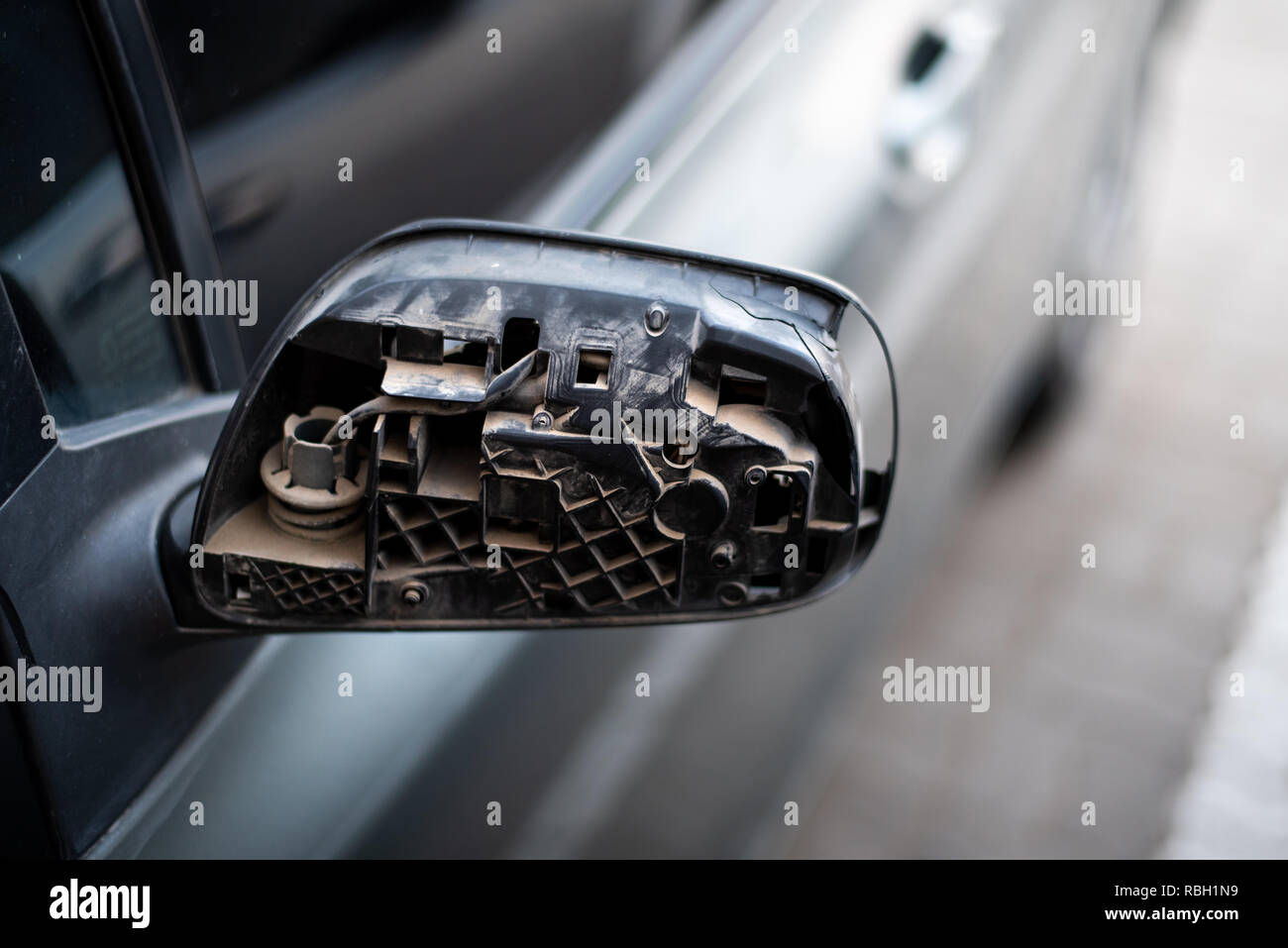 Broken car side view mirror hires stock photography and images Alamy