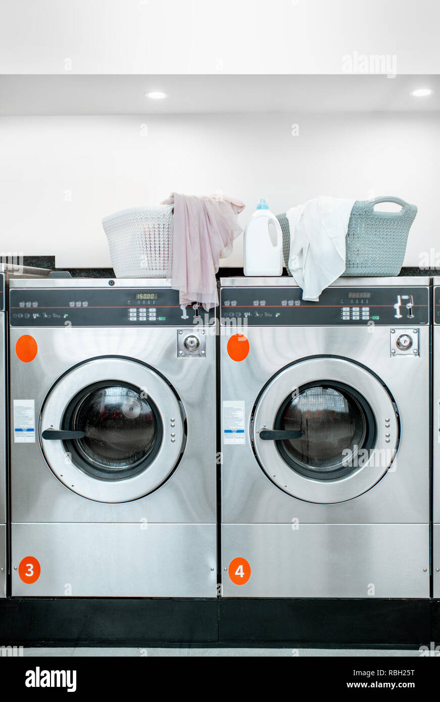Laundromat machines row laundry hires stock photography and images Alamy