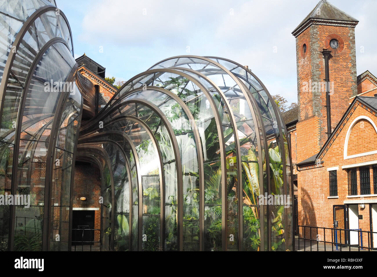Bombay sapphire distillery hi-res stock photography and images - Alamy