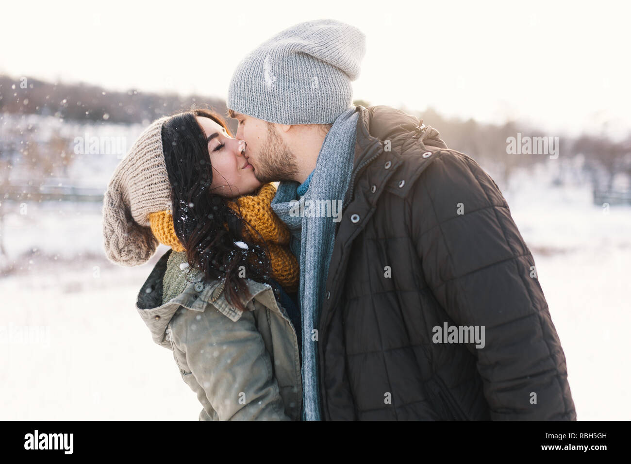 Romantic couple snow forest outdoor hi-res stock photography and images -  Page 21 - Alamy