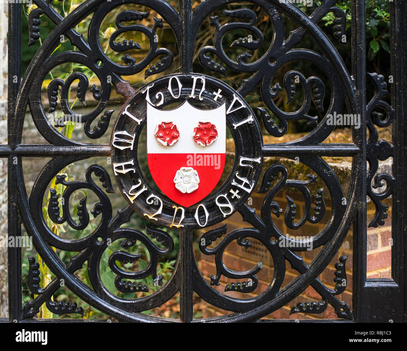 Southampton Coat of Arms on gate at entrance to Southampton Old Cemetery Stock Photo