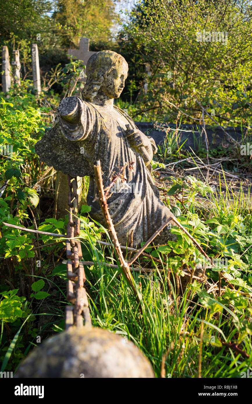 Broken statue hires stock photography and images Alamy