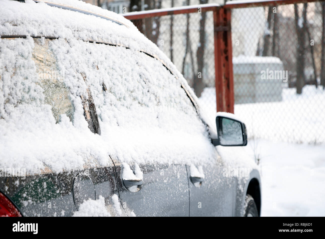 Ice cover vehicle hires stock photography and images Alamy
