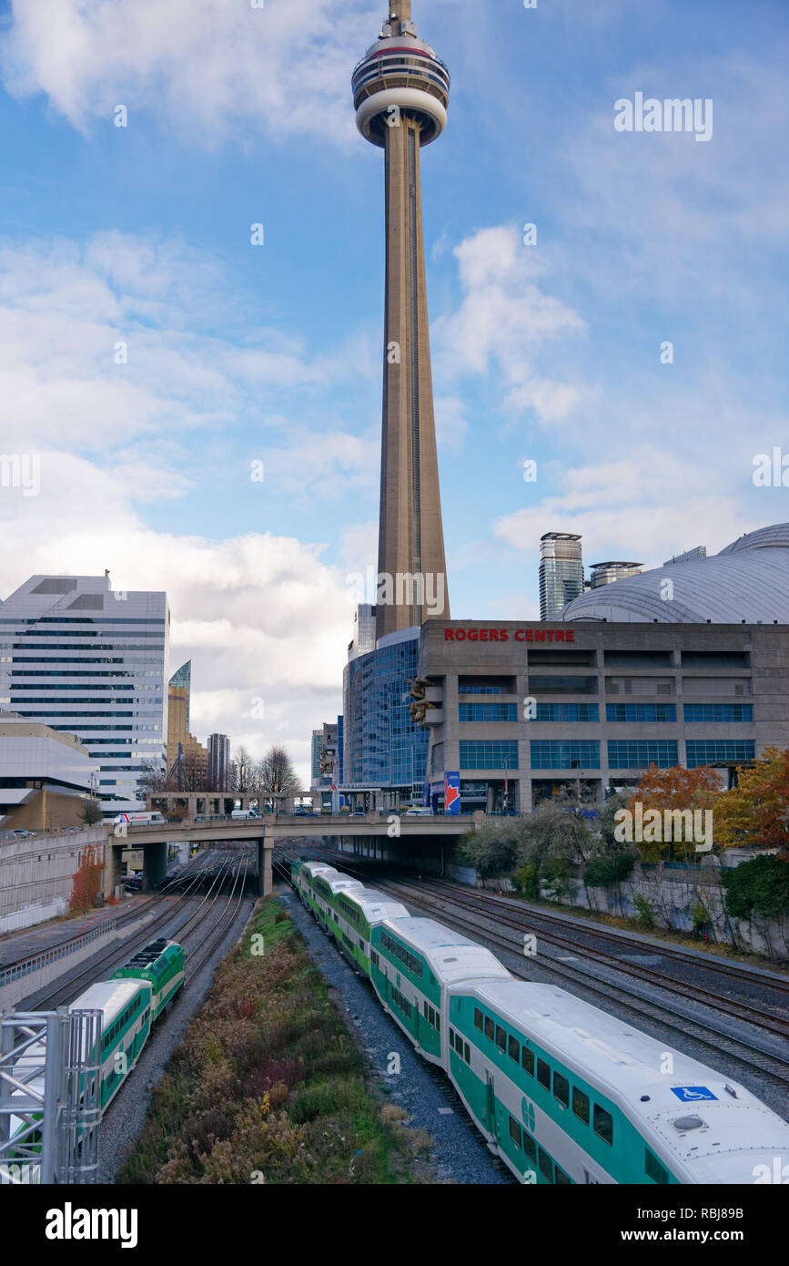 A commuter train passing in front of the CN Tower, Toronto, Canada Stock Photo