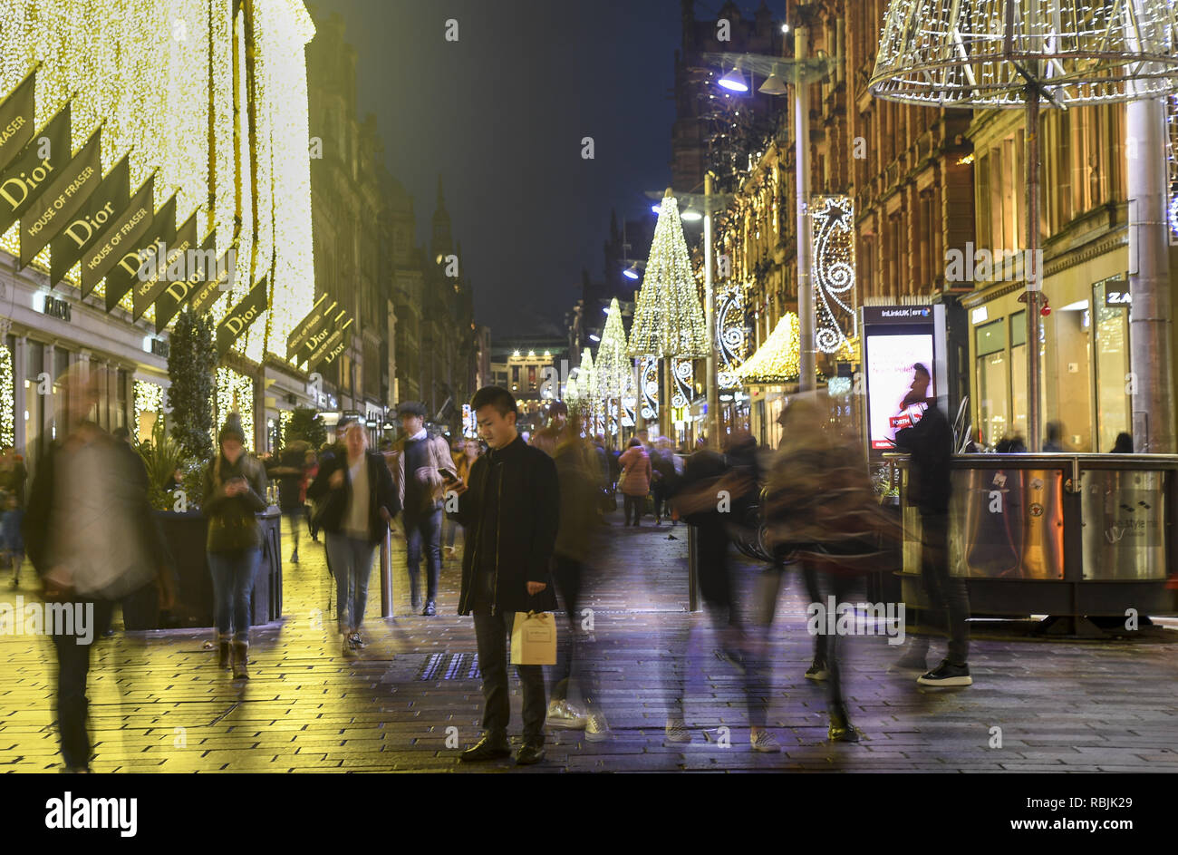 Christmas shoppers hits central Glasgow, and the Glasgow Christmas ...