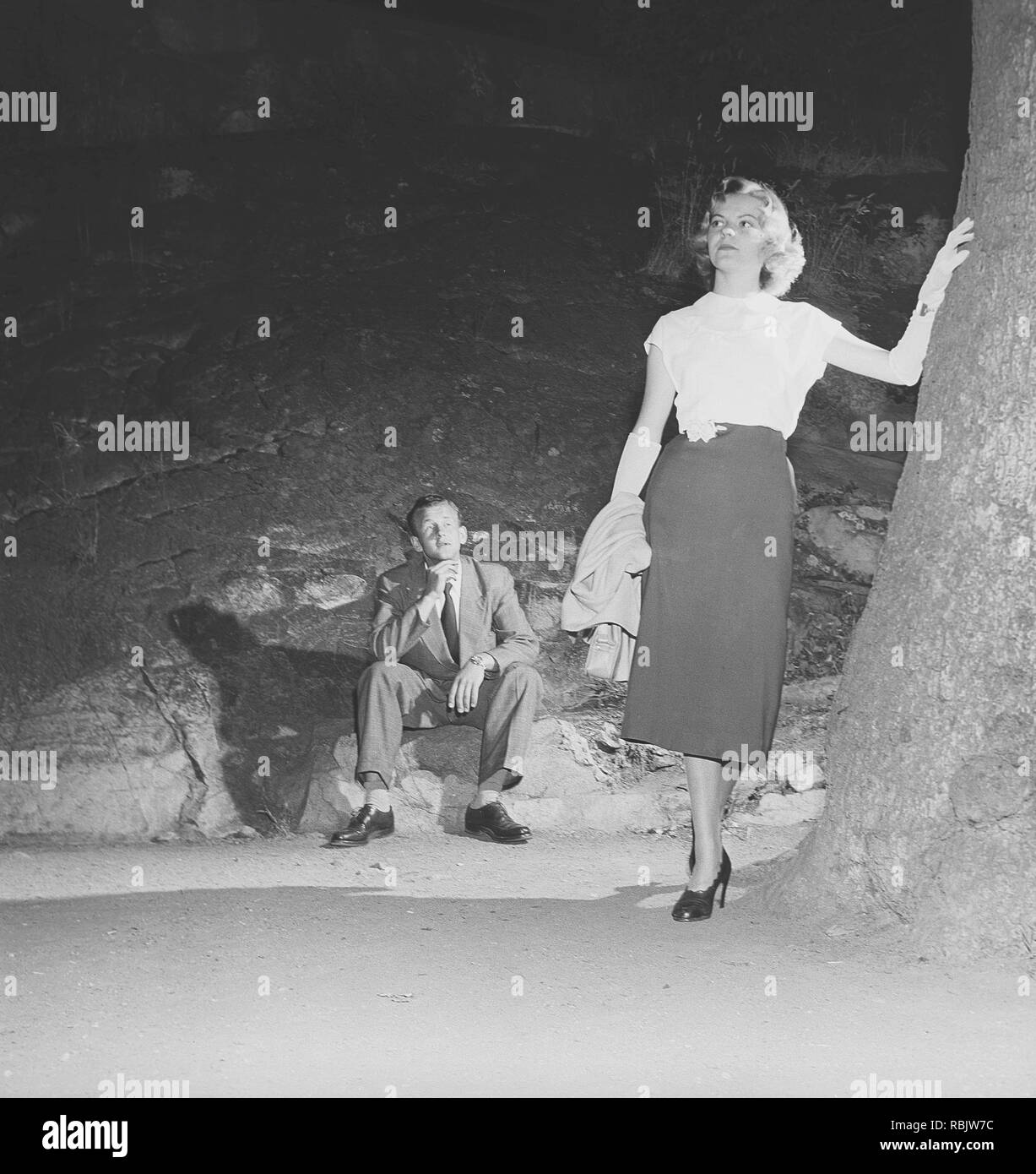1940s couple man woman sitting hi-res stock photography and images - Alamy