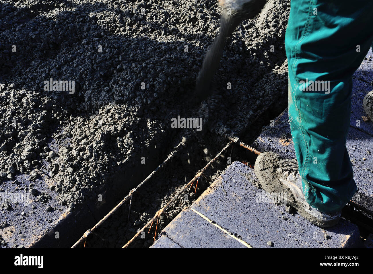 roof, building, concreting, flooring, laying, pouring, wet works, cement, covering, insulation, construction, business, company, services, height, da Stock Photo