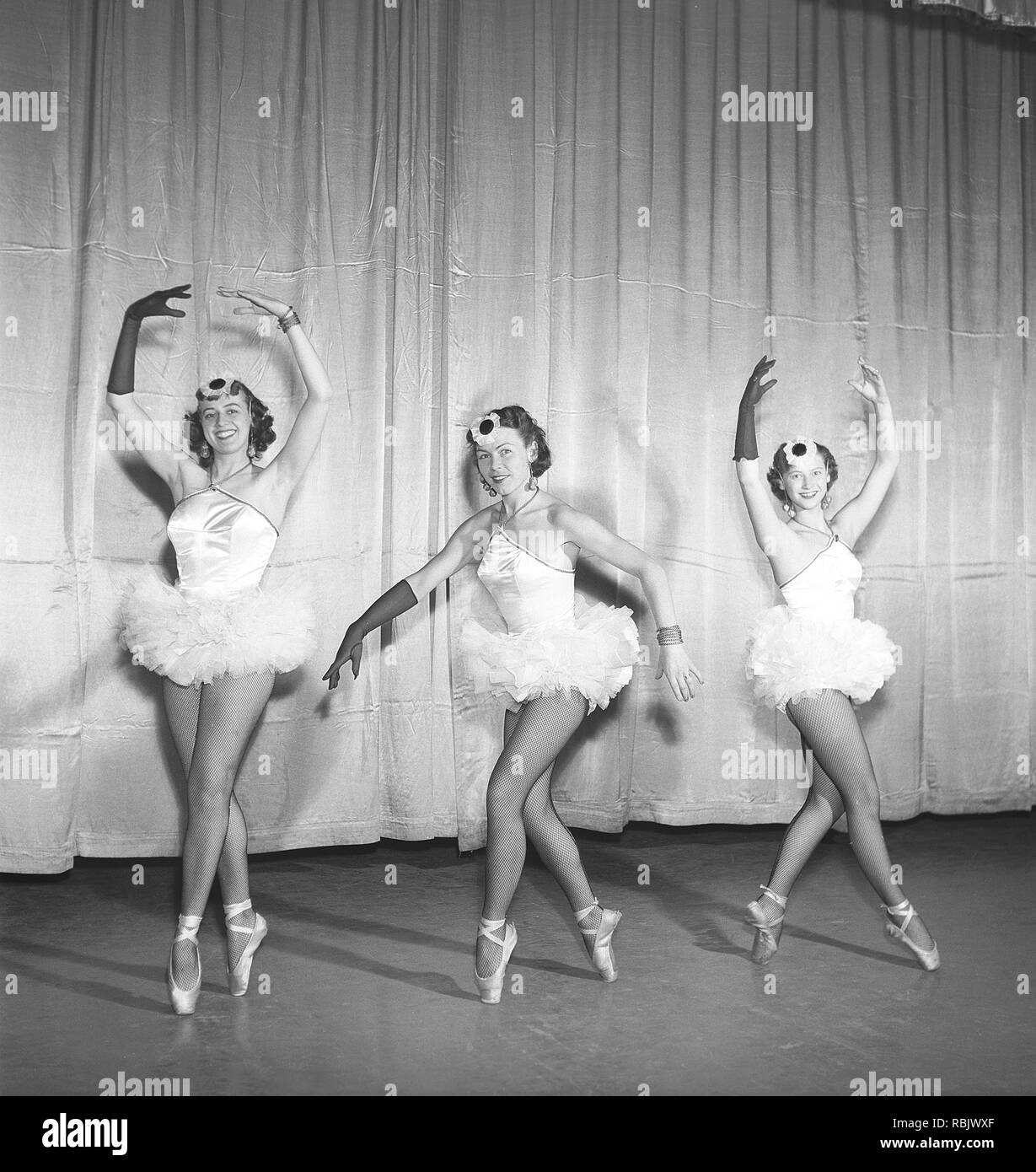 Ballerinas in the 1950s. Three young ballerinas all dressed up in their  costume and shoes posing on a theatre stage in different positions. Photo  Kristoffersson Ref BH41-12. Sweden 1953 Stock Photo - Alamy
