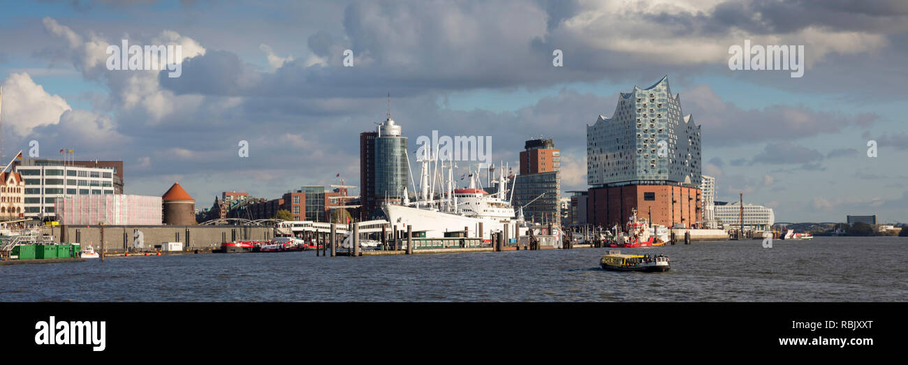 Skyline at the Elbe river, Hamburg, Germany, Europe Stock Photo - Alamy
