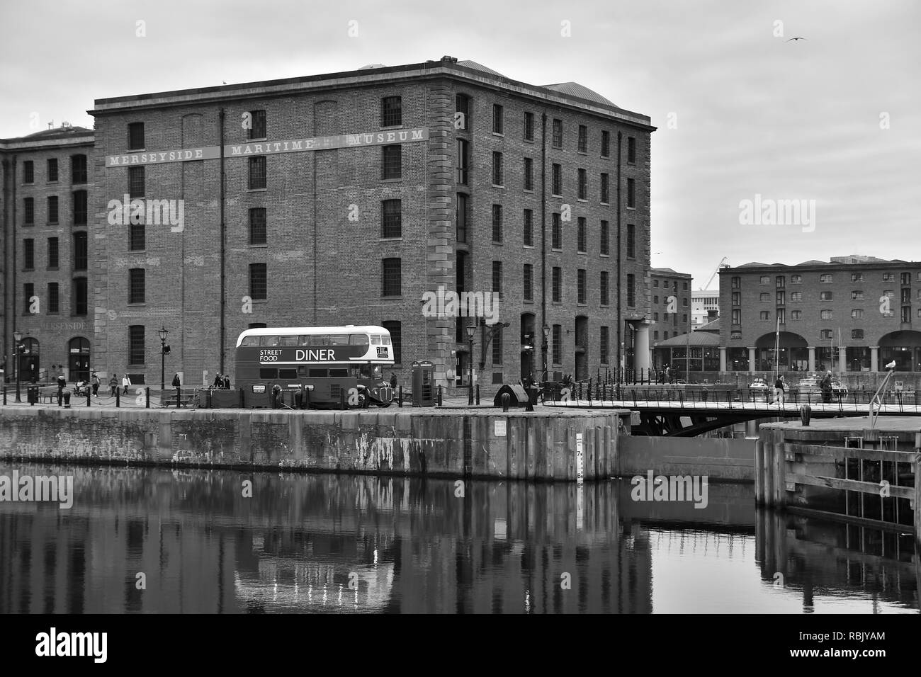 Old pub liverpool Black and White Stock Photos & Images - Alamy