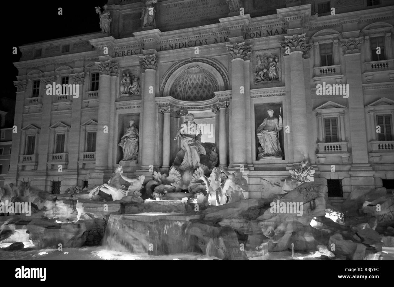 the Trevi Fountain in Rome Stock Photo Alamy