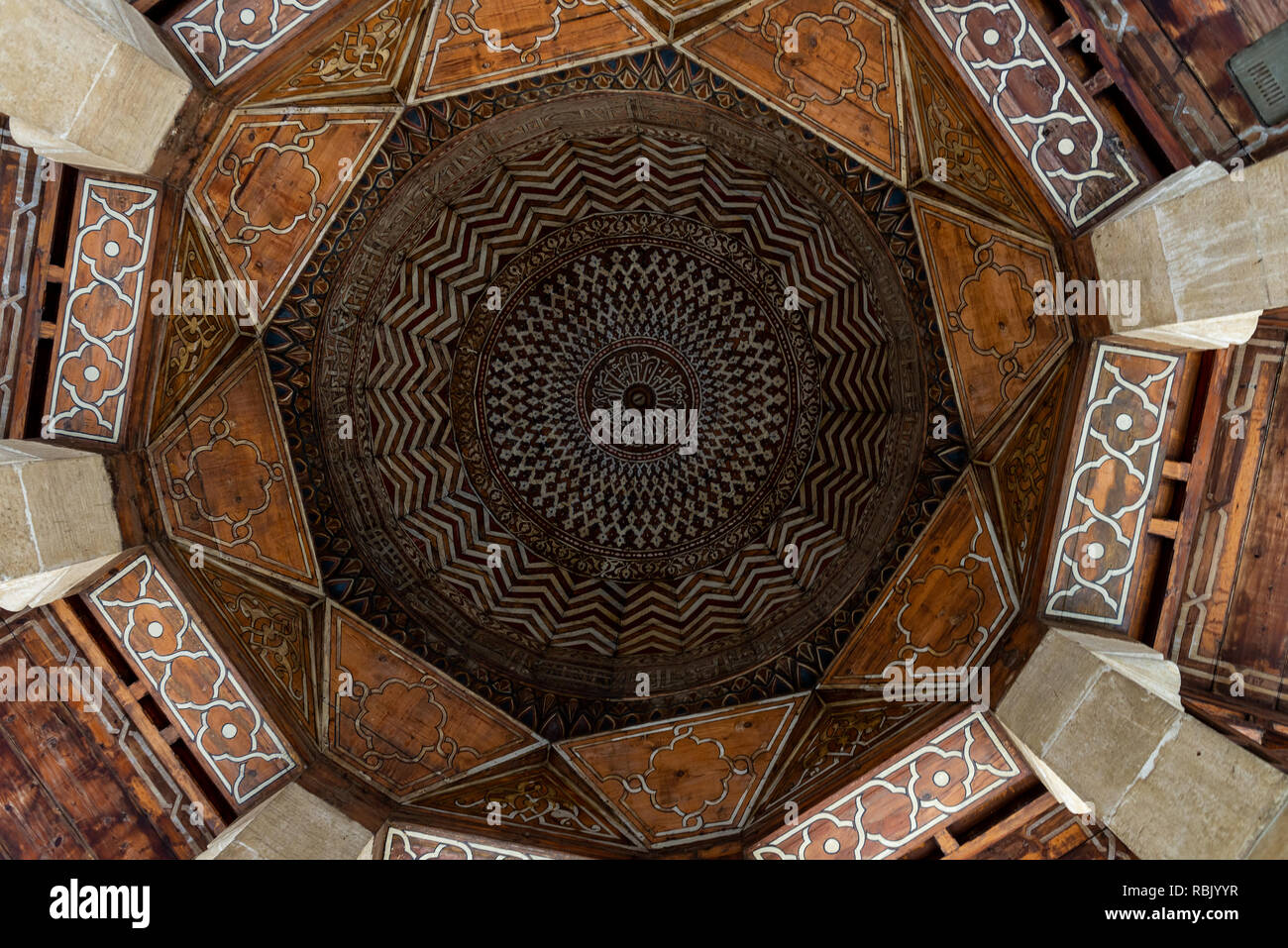 One of the many decorated ceilings at the Qalawun complex. The Qalawun complex (Arabic: مجمع قلاون) is a massive complex in islamic Cairo, Egypt that Stock Photo