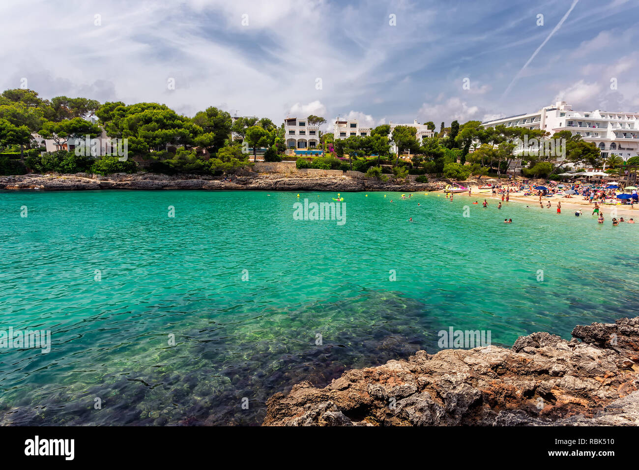 Cala Gran beach with turquoise water crowded with tourists in Mallorca ...