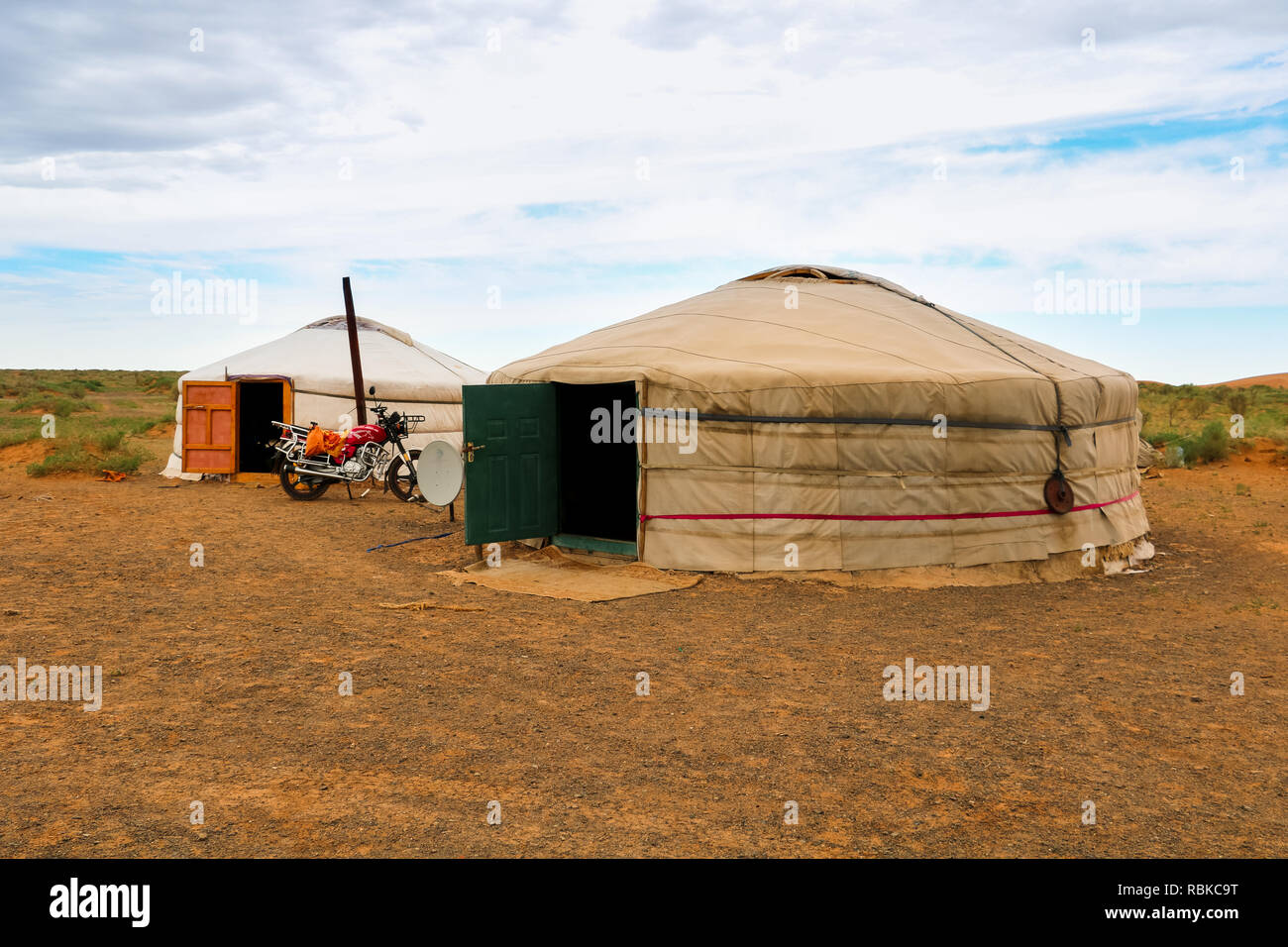 Traditional Mongolian housings / yurts for nomadic family in the centre of Gobi Desert (Mongolia, Asia) Stock Photo