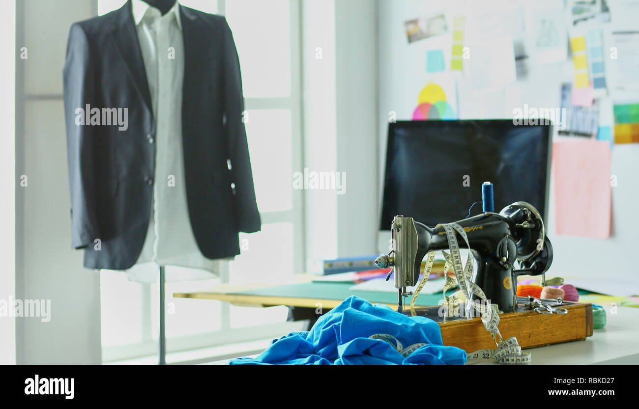 Retro sewing machine on designer clothes desktop Stock Photo - Alamy