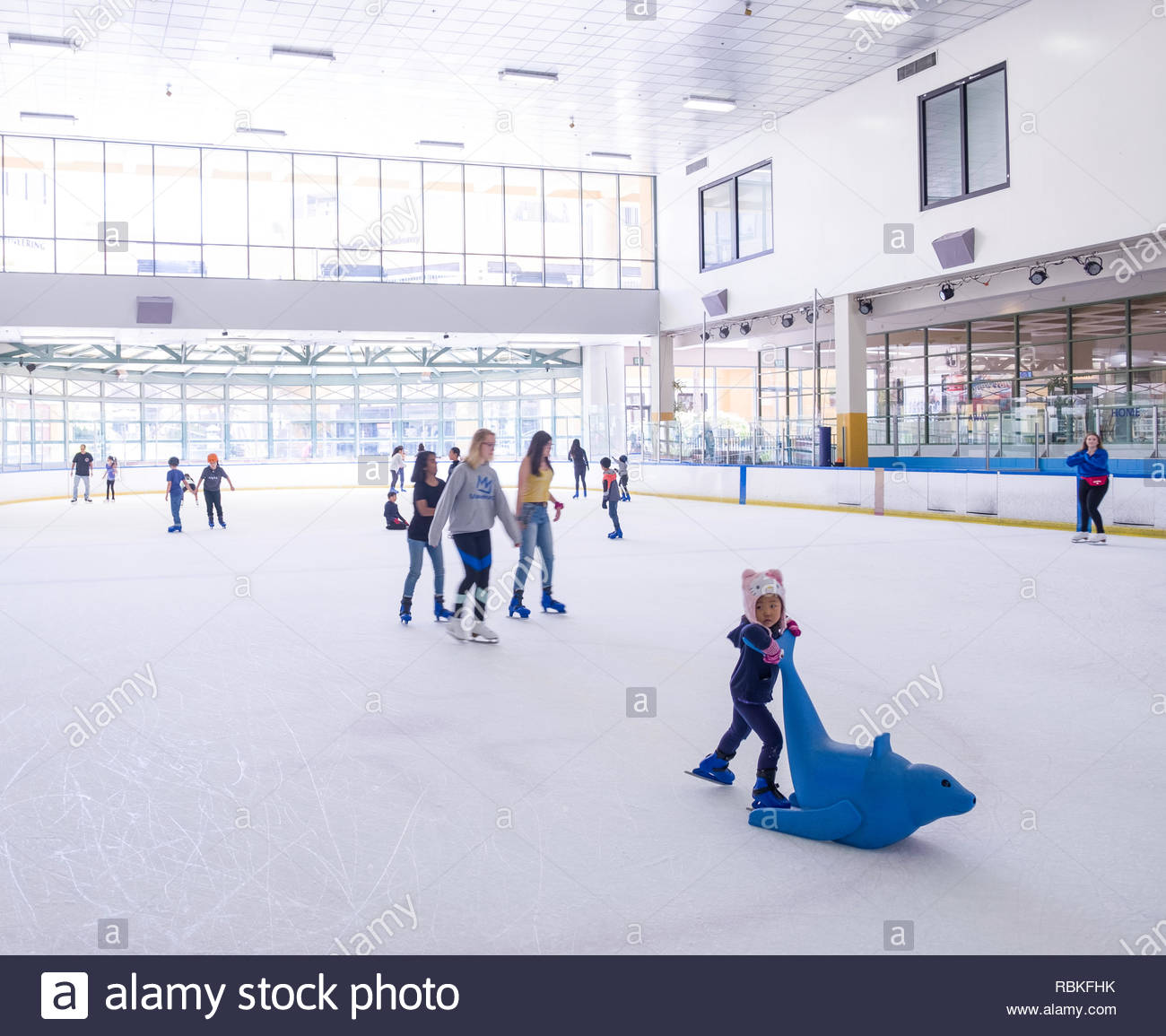 Teenagers Ice Skating High Resolution Stock Photography and Images Alamy