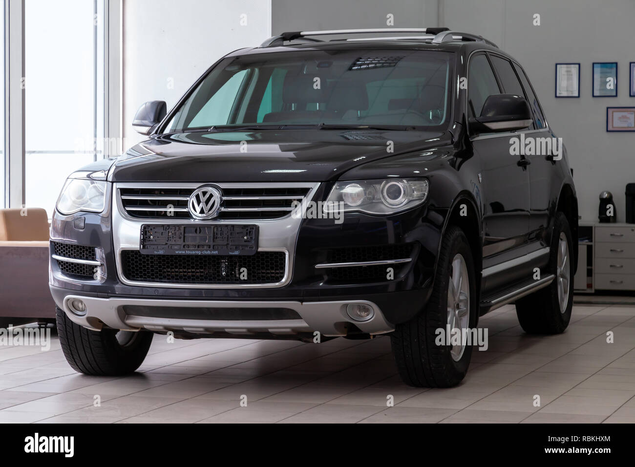 Novosibirsk Russia 08 01 2018 Black Volkswagen Touareg 2008 Release With An Engine Of 6 Liters W12 Front View On The Car Parking In The Service Ce Stock Photo Alamy