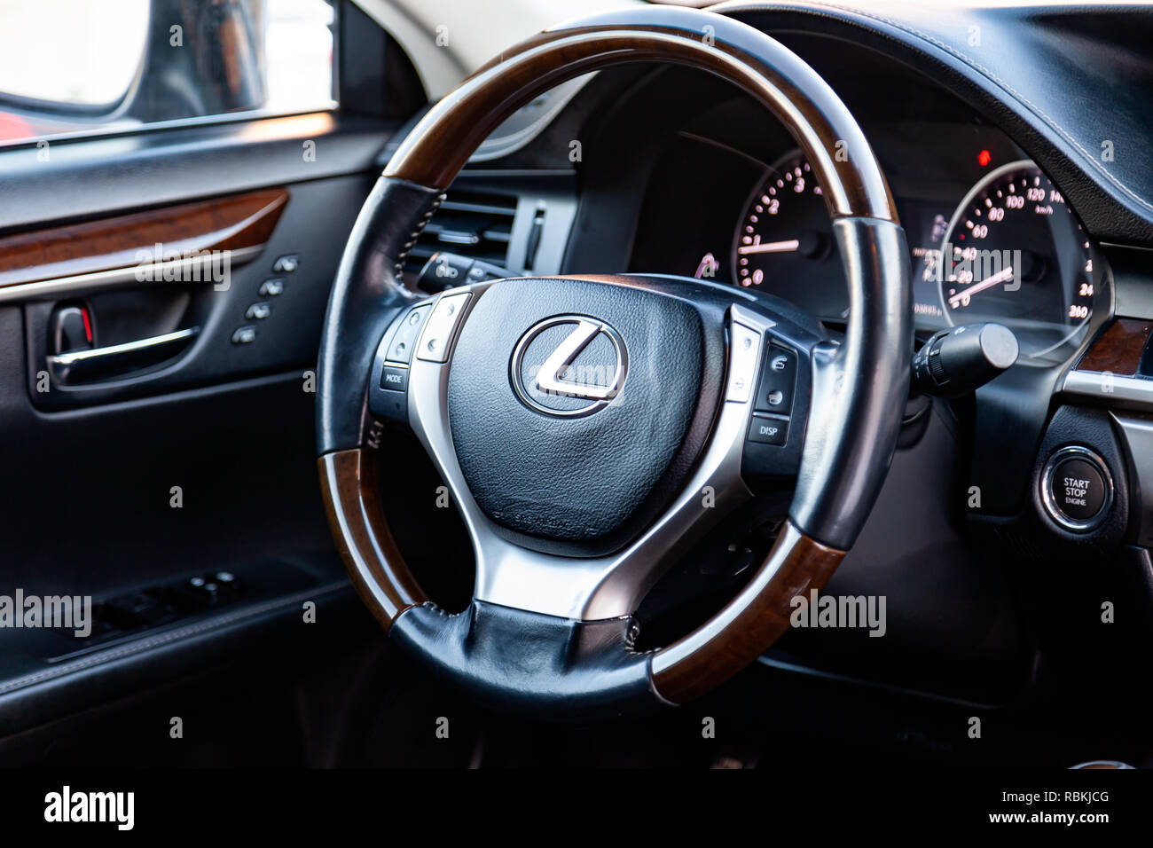 Steering wheel with parts of wood and chrome plated details in the