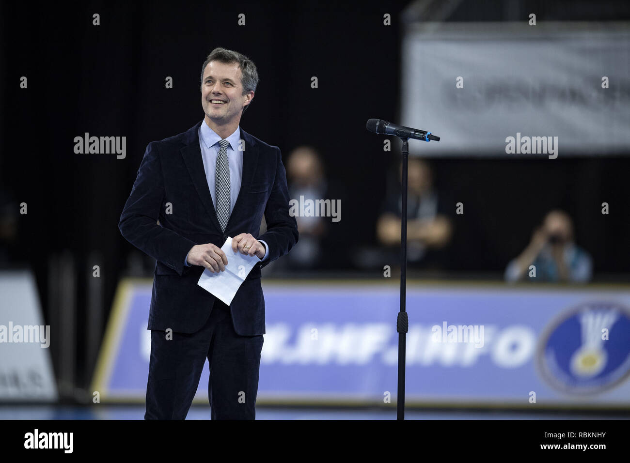 copenhagen-denmark-10th-jan-2019-crown-prince-frederik-of-denmark-is-giving-the-opening-speech-before-the-group-c-handball-match-between-denmark-and-chile-in-royal-arena-in-copenhagen-denmark-during-the-2019-ihf-handball-world-championship-in-germanydenmark-credit-lars-moellerzuma-wirealamy-live-news-RBKNHY.jpg