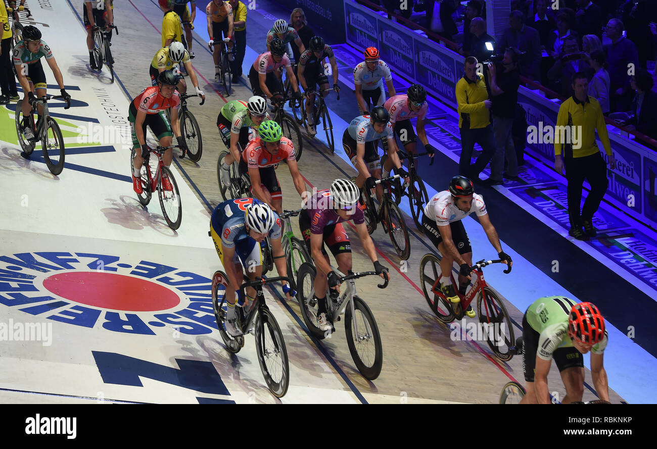 Bremen, Germany. 10th Jan, 2019. After the starting signal for the 55th Bremen Six-Day Race, the riders will do their first laps. Until 15 January, 24 drivers will be fighting for victory on the Oval. Credit: Carmen Jaspersen/dpa/Alamy Live News Stock Photo