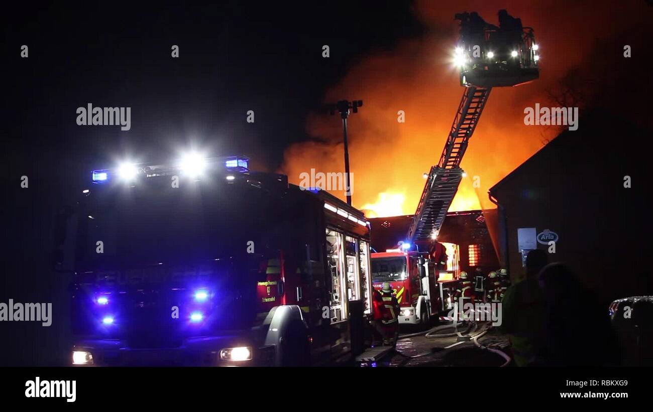 Fire - big fire - fire-brigade - aerial ladder - Respiratory protection - Loescheinsatz - flames - Loescharbeiten - large fire - firefighters - A major fire destroyed in the aftert to 01/10/2019 over one hundred years old farm in Muehlenrade (duchy Lauenburg) down to the foundations. | usage worldwide Stock Photo