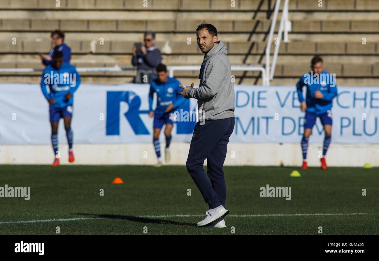 firo: 11.01.2019, Football, 1.Bundesliga, Season 2018/2019, FC Schalke 04 - Genk Test match coach Domenico Tedesco | usage worldwide Stock Photo