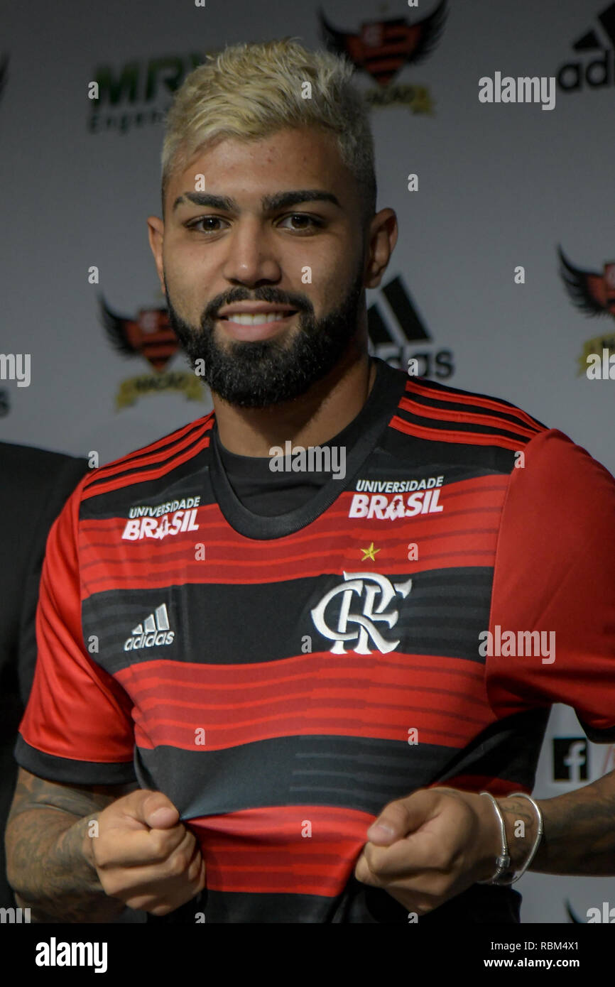 Gabriel Barbosa, Gabigol during an official presentation at Flamengo in a  collective at the CT Urubu's