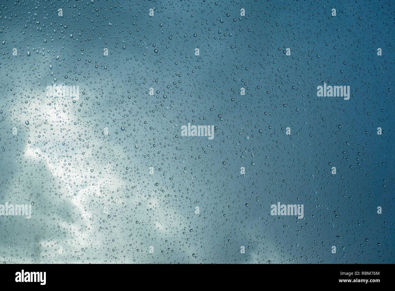 Blurry dark background image hi-res stock photography and images - Alamy