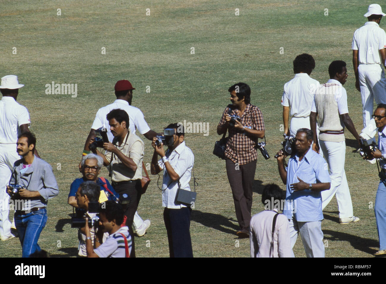 Photographers taking pictures of West Indies cricketer Viv Richards, Brabourne Stadium, Bombay, Mumbai, Maharashtra, India, Asia Stock Photo