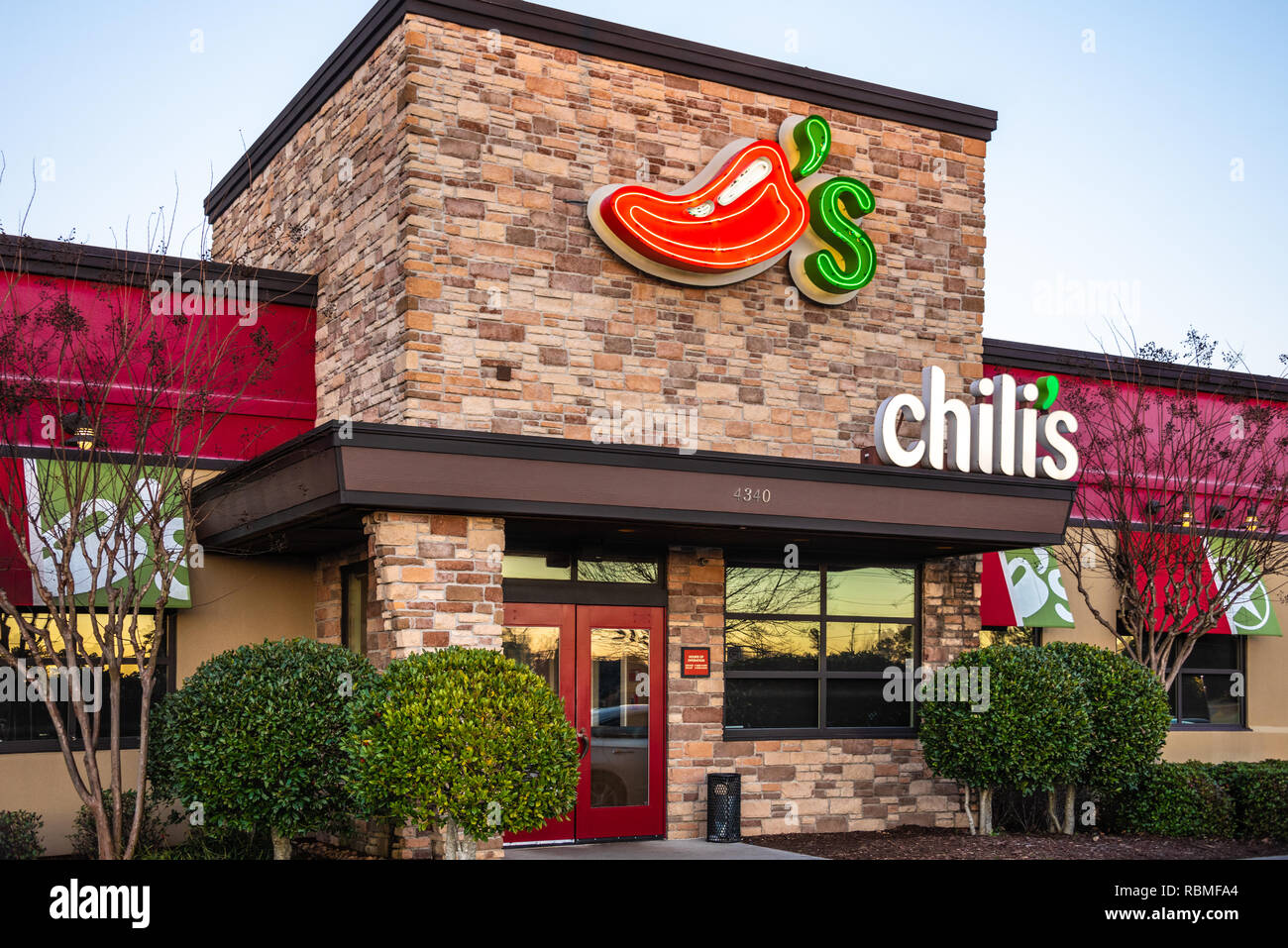 Chili's restaurant at sunset in Loganville, Georgia. (USA) Stock Photo
