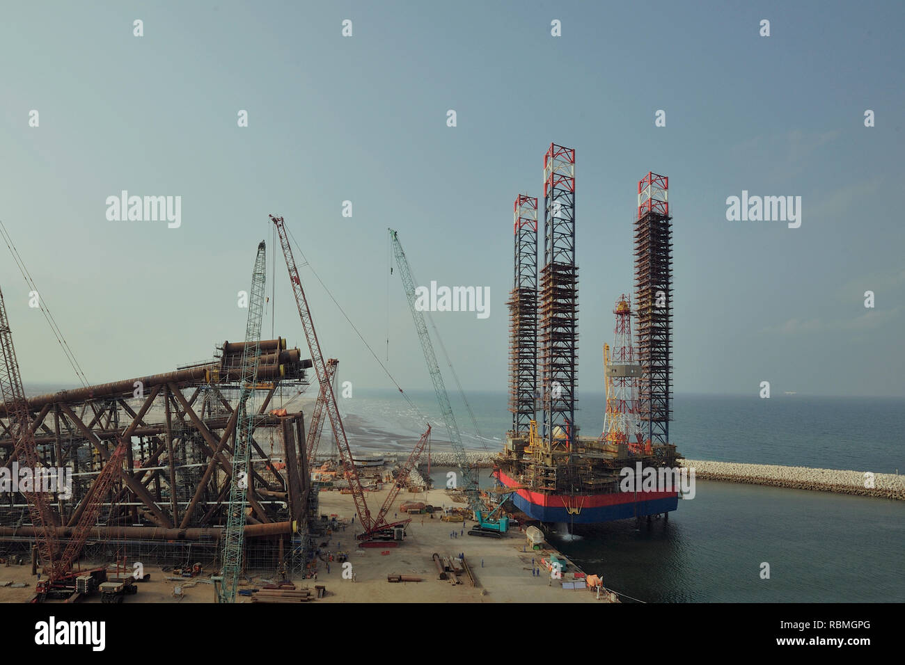 Mobile tower cranes hi-res stock photography and images - Alamy